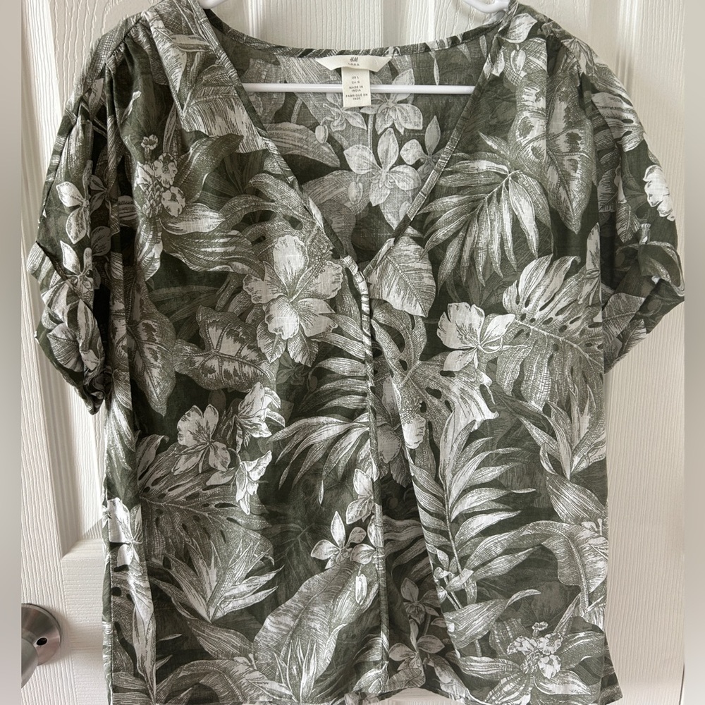 Floral Green Women's Top, H&M, size Large‎